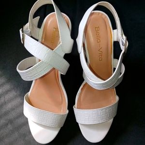 BELLA VITA - White Ankle Wedges - Size 8M